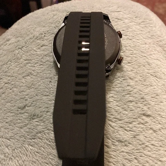 Smart watch New In Box - Picture 5 of 7